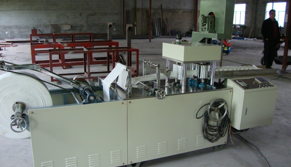 Y-Z(100-900)型全自動(dòng)無紡布擦拭布(濕巾)折疊機(jī)